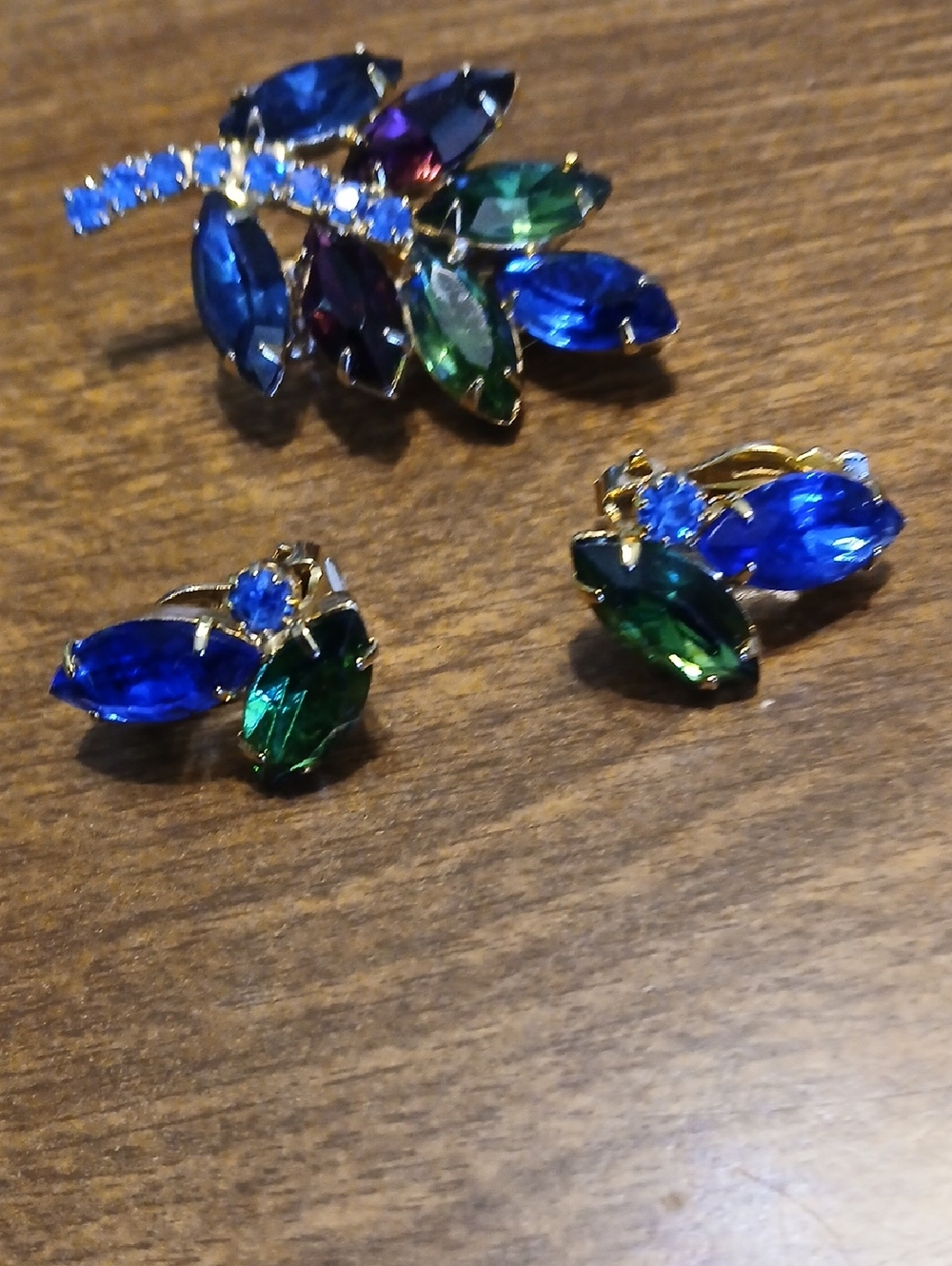 Multicolor Crystal Leaf Brooch and Clip-On Earring Set - Gold Tone Vintage 80s